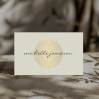 Elegantes Gold Leaf Logo auf Light Tan