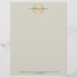 Elegantes Gold Leaf Logo auf Tan Briefbogen