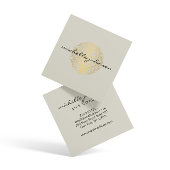 Elegantes Gold Leaf Logo auf Tan Quadratische Visitenkarte
