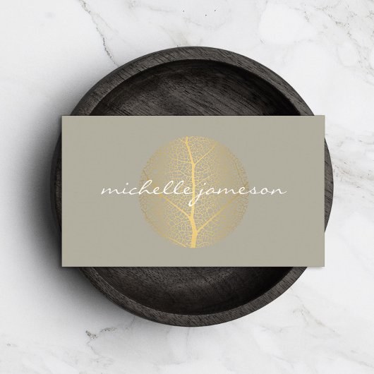 Elegantes Gold Leaf Logo auf Tan Visitenkarte