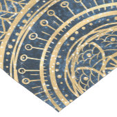 Elegantes Gold Mandala Blue Whimsy Design Mittelgroßer Tischläufer (Ecke)