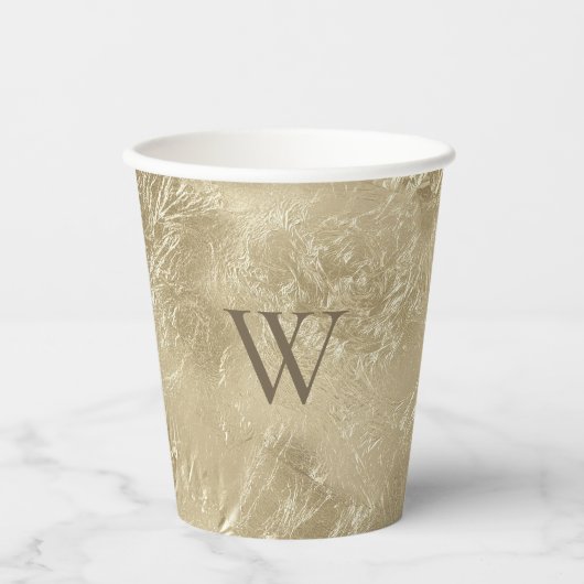 Elegantes Gold-Metallic-Muster mit Monogramm Pappbecher (Vorderseite)