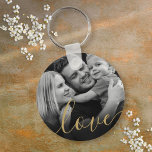 Elegantes Gold Script Liebe Schwarzes und Weiß Fot Schlüsselanhänger<br><div class="desc">Personalisieren Sie mit Ihrem Lieblings-Foto,  mit einem schönen Gold-Script-Schriftart mit dem Wort Liebe,  schaffen Sie eine einzigartige Erinnerung und Geschenk zu Schätzen! Entwickelt von Thisisnotme©</div>