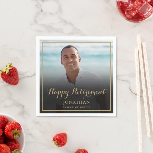 Elegantes Gold Script Retirement Party Foto Serviette (Beispiel)