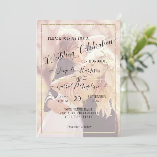 Elegantes Gold Simple Minimal Script Wedding Foto Einladung (Stehend Vorderseite)