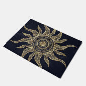 Elegantes Gold Sun Mandala Blauer Nebel Design Fußmatte (Schrägansicht)