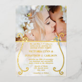 Elegantes Gold Swirl Foto Hochzeit Folieneinladung (Vorderseite)