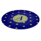 Elegantes Gold- und Blauster-Muster-Monogramm Schneidebrett (Ecke)