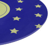 Elegantes Gold- und Blauster-Muster-Monogramm Schneidebrett (Ecke)