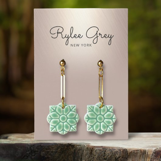 Elegantes Gold- und Taupeeringdisplay