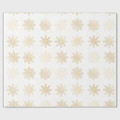 Elegantes Gold & White Snowflake Weihnachtsmuster Geschenkpapier (Flach)