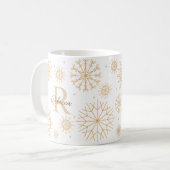 Elegantes Gold Winter Themed Snowflake Monogramm Kaffeetasse (Vorderseite Links)