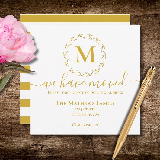 Elegantes Gold Wreath Monogramm, das wir bewegt ha Ankündigung