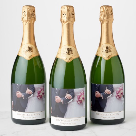 Elegantes Golden Script Wedding Foto Schaumweinetikett (Flaschen)