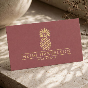 Elegantes Goldenes Ananas-Logo auf Staubigem Rot Visitenkarte