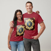 Elegantes goldenes Emblem mit Verziertem Schild T-Shirt (Unisex)