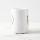 Elegantes Goldmonogramm und Kranz Kaffeetasse (Mittel)