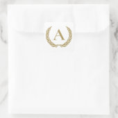 Elegantes Goldmonogramm und Kranz Quadratischer Aufkleber (Tasche)