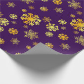 Elegantes Goldschneeflocken dunkles lila Wrapping Geschenkpapier (Ecke)
