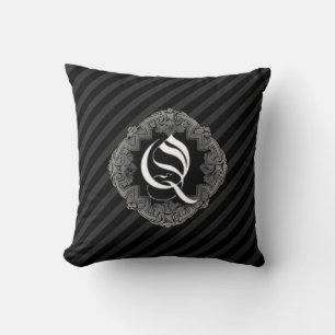 Elegantes gothisches Initial-Q-Kissen Kissen