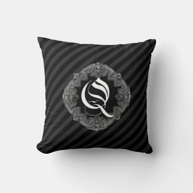Elegantes gothisches Initial-Q-Kissen Kissen (Vorderseite)