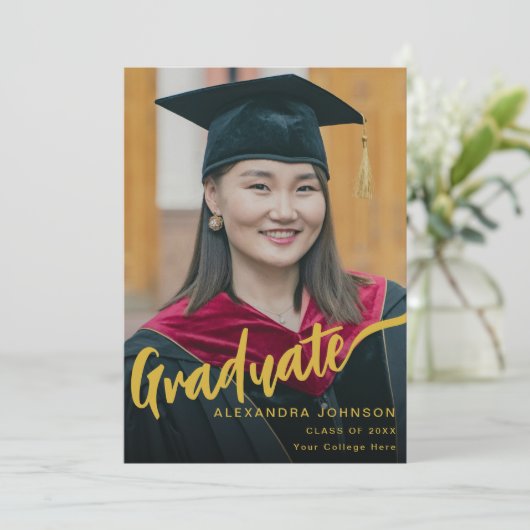 Elegantes Graduate Foto Gold Script Black Ankündigung (Stehend Vorderseite)