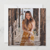 Elegantes Graduate White Script-Foto Mitteilungskarte (Vorderseite)