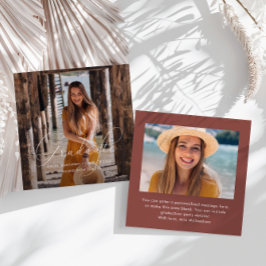 Elegantes Graduate White Script Foto Red Mitteilungskarte