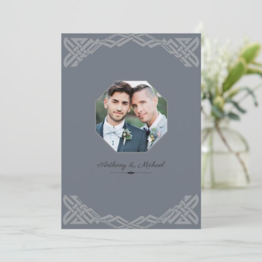 Elegantes Grau auf Grau, Einladung zur Hochzeit im (Stehend Vorderseite)