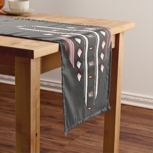 Elegantes, grau-rosa Azteken-Muster Kurzer Tischläufer (Beispiel)