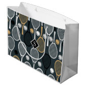 Elegantes, graues Tennisspiel Ball Pattern & Initi Große Geschenktüte (Rückseite Schrägansicht)