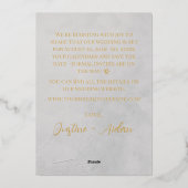 Elegantes Gray-Gold-Script mit Foto Save the Date Folieneinladung (Rückseite)