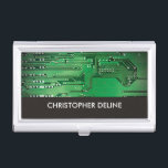 Elegantes Green Computer Circuit Board HighTech Visitenkarten Dose<br><div class="desc">Visitenkartenhalter mit einem beruflichen Studio-Foto eines Computerplatzes. Sie können es mit Visitenkarten abgleichen.</div>
