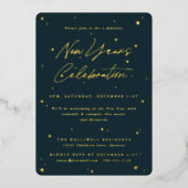 Elegantes Green+Gold Scattered Stars New Year Part Folieneinladung (Vorderseite)