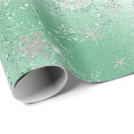 Elegantes Green & Silver Christmas Snowflake Muste Geschenkpapier<br><div class="desc">Hübsche Imitate minzen grün und silber Weihnachtsmuster.</div>