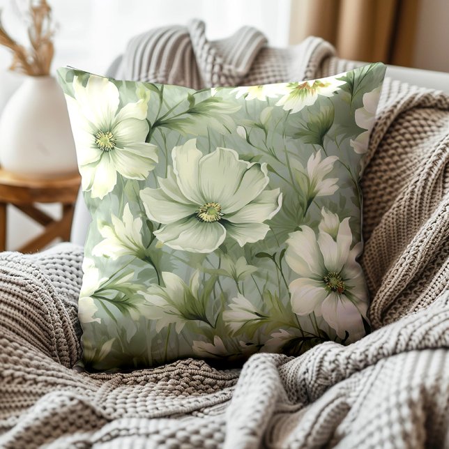 Elegantes Grünes Aquarell Blumengebirge Botanische Kissen (Soft muted green and white vintage floral decorator pillow)