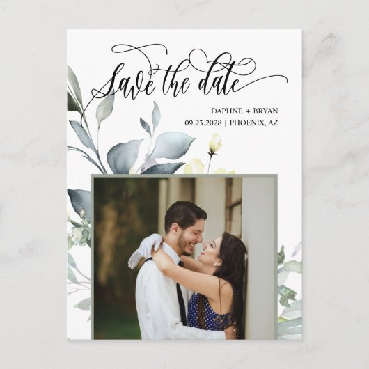 Elegantes grünes Blätter QR Code Foto Save the Dat Ankündigungspostkarte (Vorderseite)