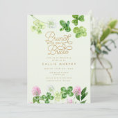 Elegantes grünes Kleeblatt Brautparty Brunch Einladung (Stehend Vorderseite)