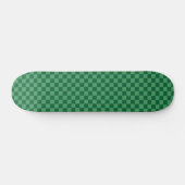 Elegantes grünes Schachbrettmuster Skateboard (Horizontal)