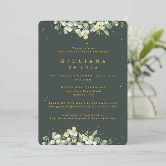 Elegantes grünes Snowberry+Eukalyptus-Brautparty Folieneinladung (Stehend vorne)