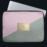 Elegantes Grünrosa Ledermonogramm Laptopschutzhülle<br><div class="desc">Elegantes rosa grünes Leder und Ihr Monogramm.</div>