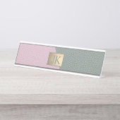 Elegantes Grünrosa Ledermonogramm Schreibtischnamensplakette (Vorderseite )