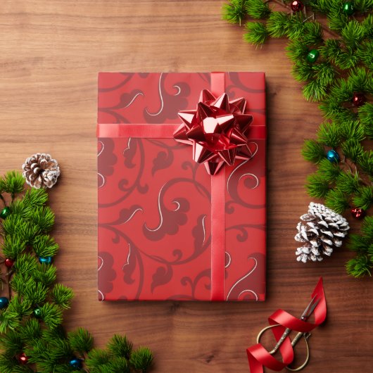 Elegantes, gurt-rotes Blumenmuster-Monogramm Geschenkpapier (Feiertagsgeschenk)