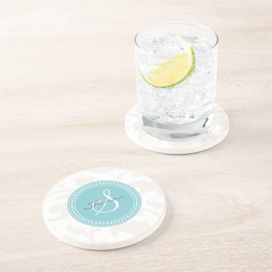 Elegantes, gürtelweißes Blumenmuster Monogramm Sandstein Untersetzer (Seite)