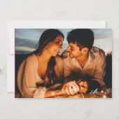 Elegantes handgeschriebenes Monogramm Viva Magenta Einladung (Rückseite)