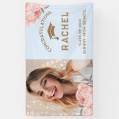 Elegantes Hellblaues Florales Abschluss- Absolvent Banner (Vertikal)