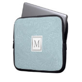Elegantes hellblaues florales Botanisches Monogram Laptopschutzhülle (Vorderseite Links)