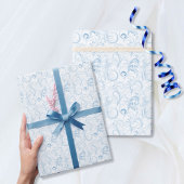Elegantes helles blaues, florales Muster Geschenkpapier