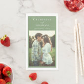 Elegantes Hellgrünes Hochzeitsfoto mit Personalisi Serviette (Beispiel)
