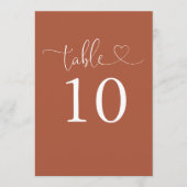 Elegantes Herz Script Terracotta Tischnummer (Vorderseite)